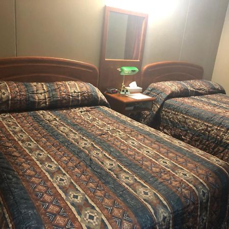 Robins Nest Motel And Cafe Carberry Bagian luar foto