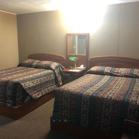 Robins Nest Motel And Cafe Carberry Bagian luar foto